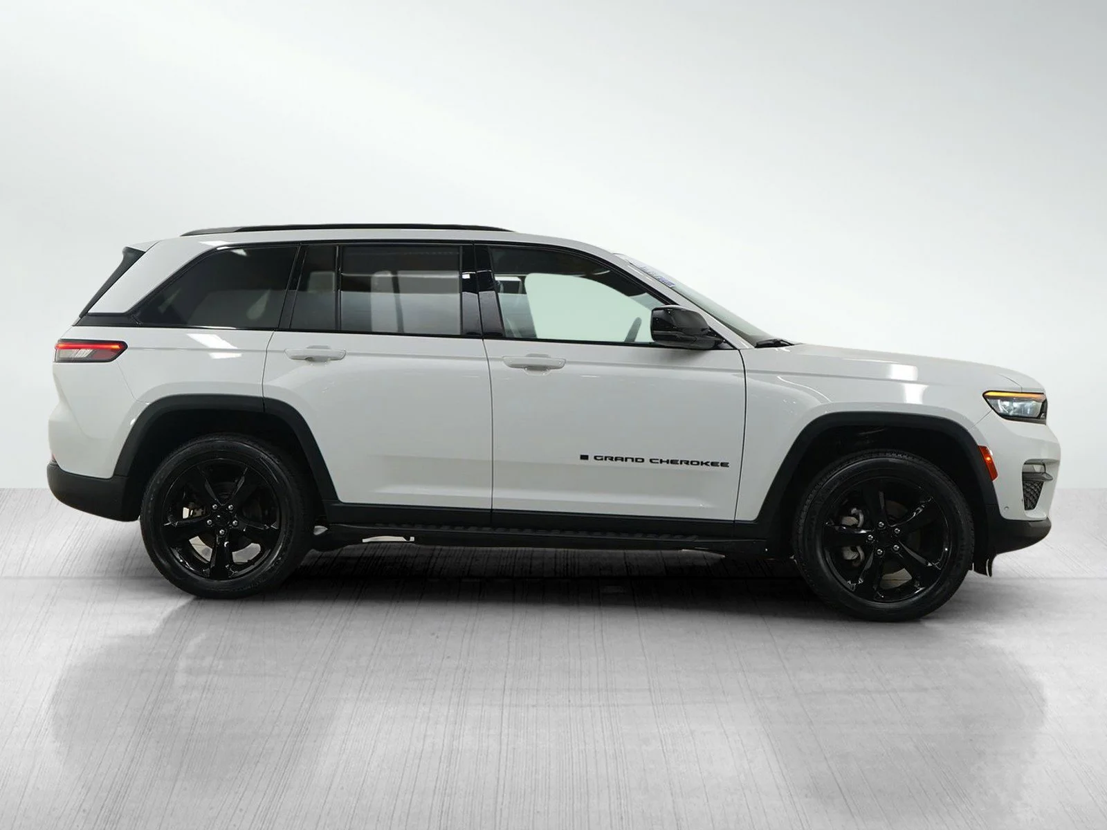 Used 2024 Bright White Clearcoat Jeep Limited image 7