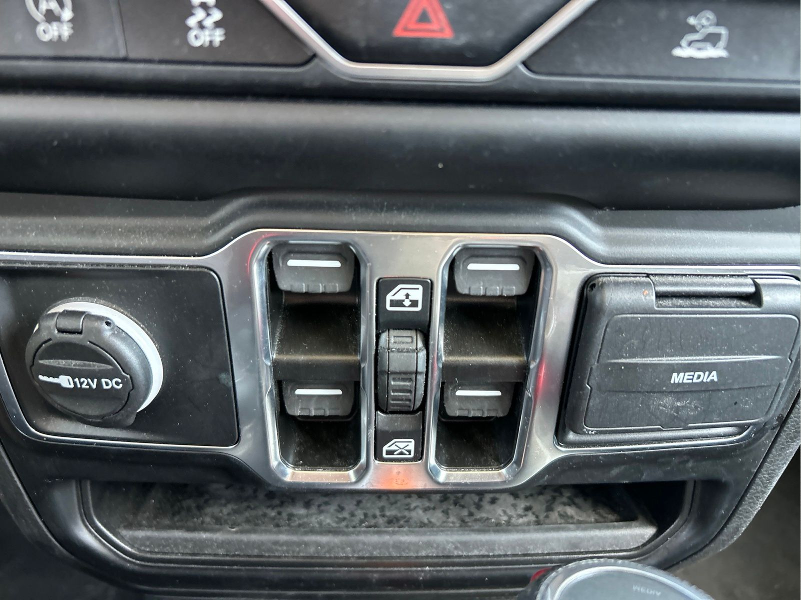 Used 2023 Yellow Jeep Sport S image 31