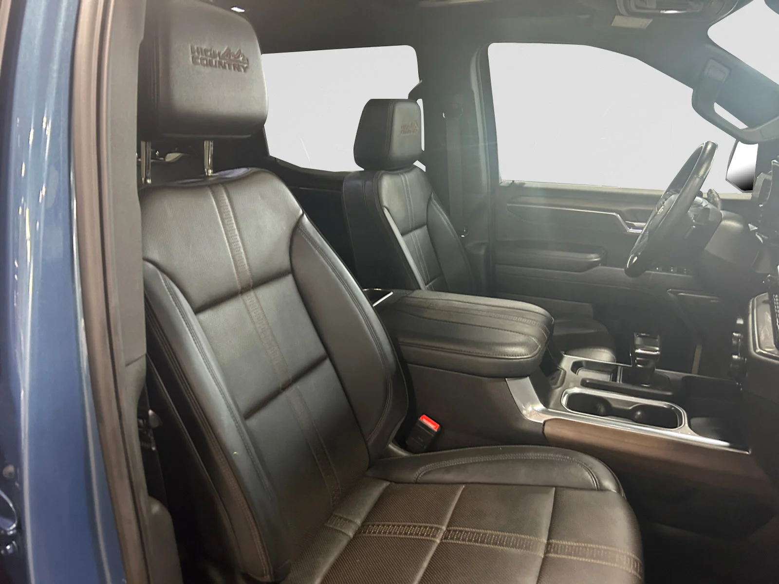 Used 2024 Blue Chevrolet Crew Cab  HIGH COUNTRY image 12