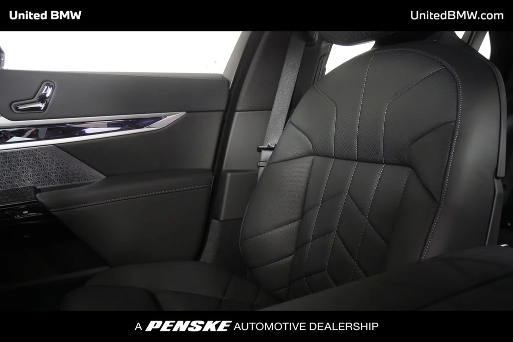 New 2026 Black Sapphire Metallic BMW 760i xDrive image 24