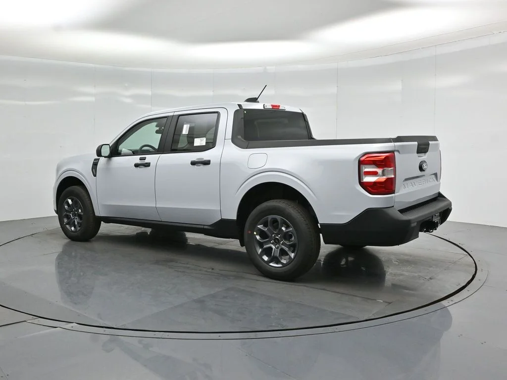 New 2026 Space White Metallic Ford XLT image 6