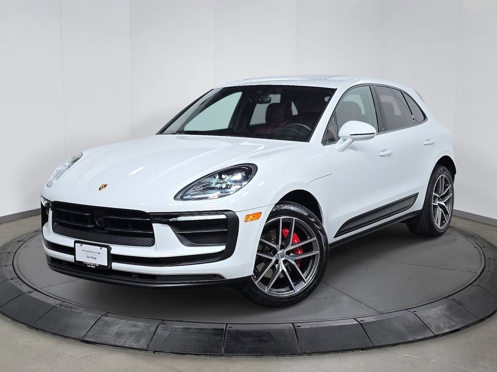 2023 Porsche Macan T's photo