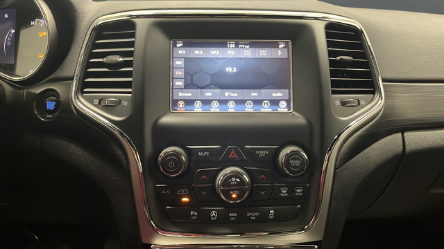 Used 2019 Velvet Red Pearlcoat Jeep Laredo E image 12