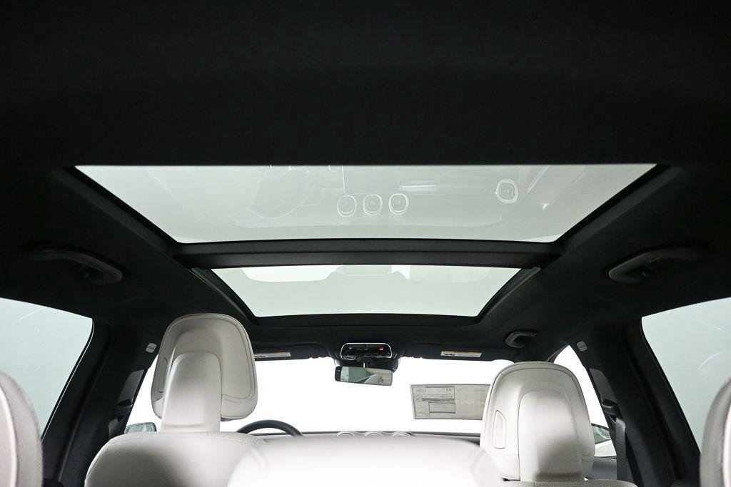 New 2027 MANUFAKTUR Moonlight White Metallic Mercedes-Benz GLC 300 image 19
