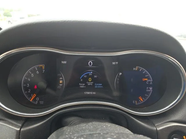 Used 2017 Crystal Metallic Jeep Laredo image 17