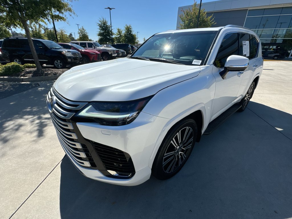 Used 2023 White Lexus 600 Luxury image 5
