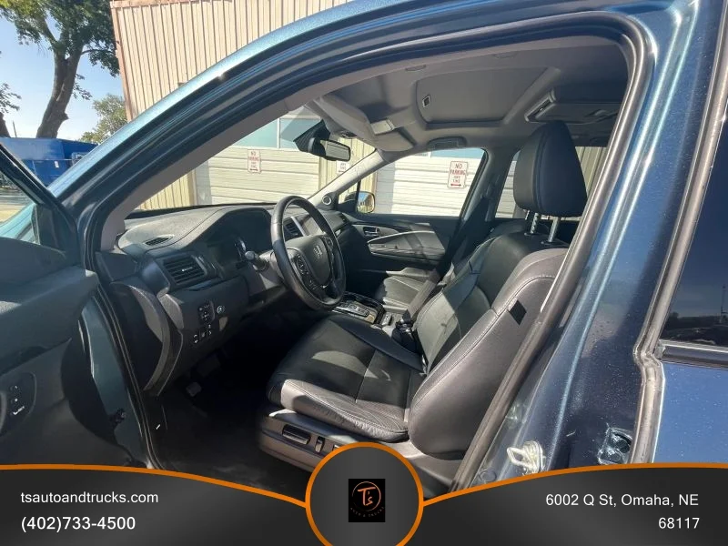 Used 2018 Blue Honda Touring Sport Utility 4D image 13
