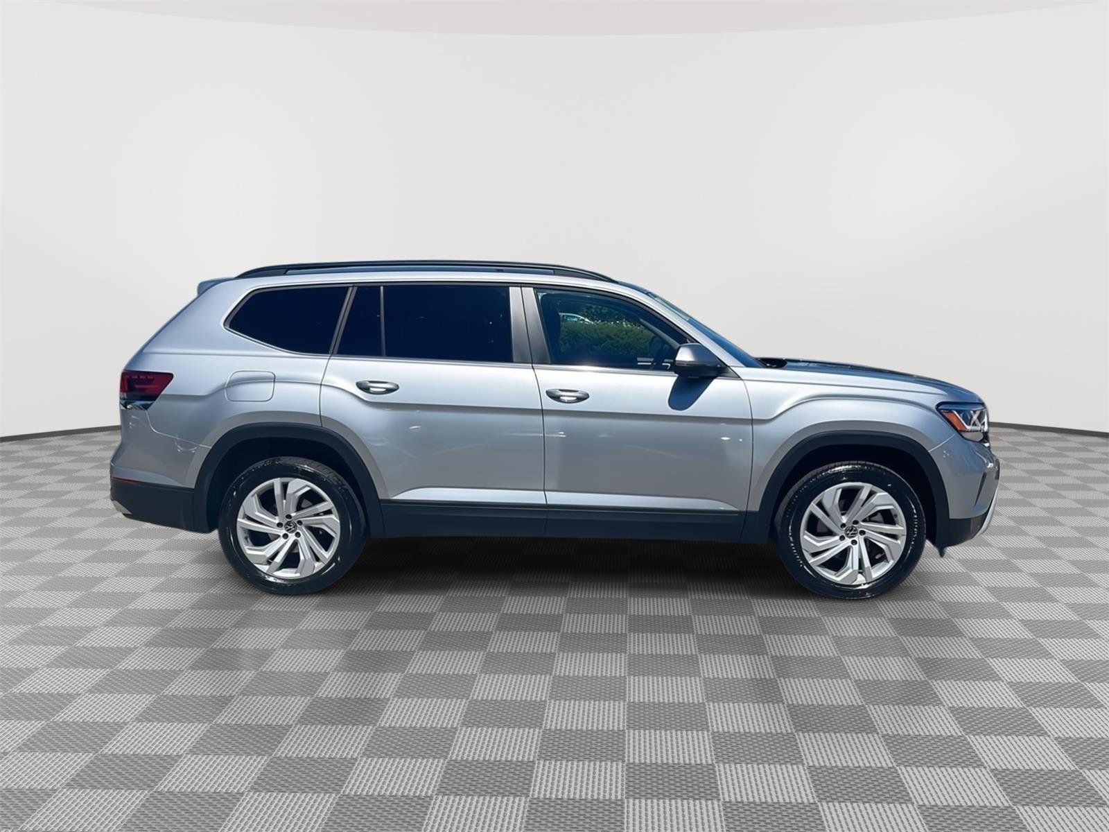 Used 2023 Pyrite Silver Metallic Volkswagen 2.0T SE w/Technology image 4