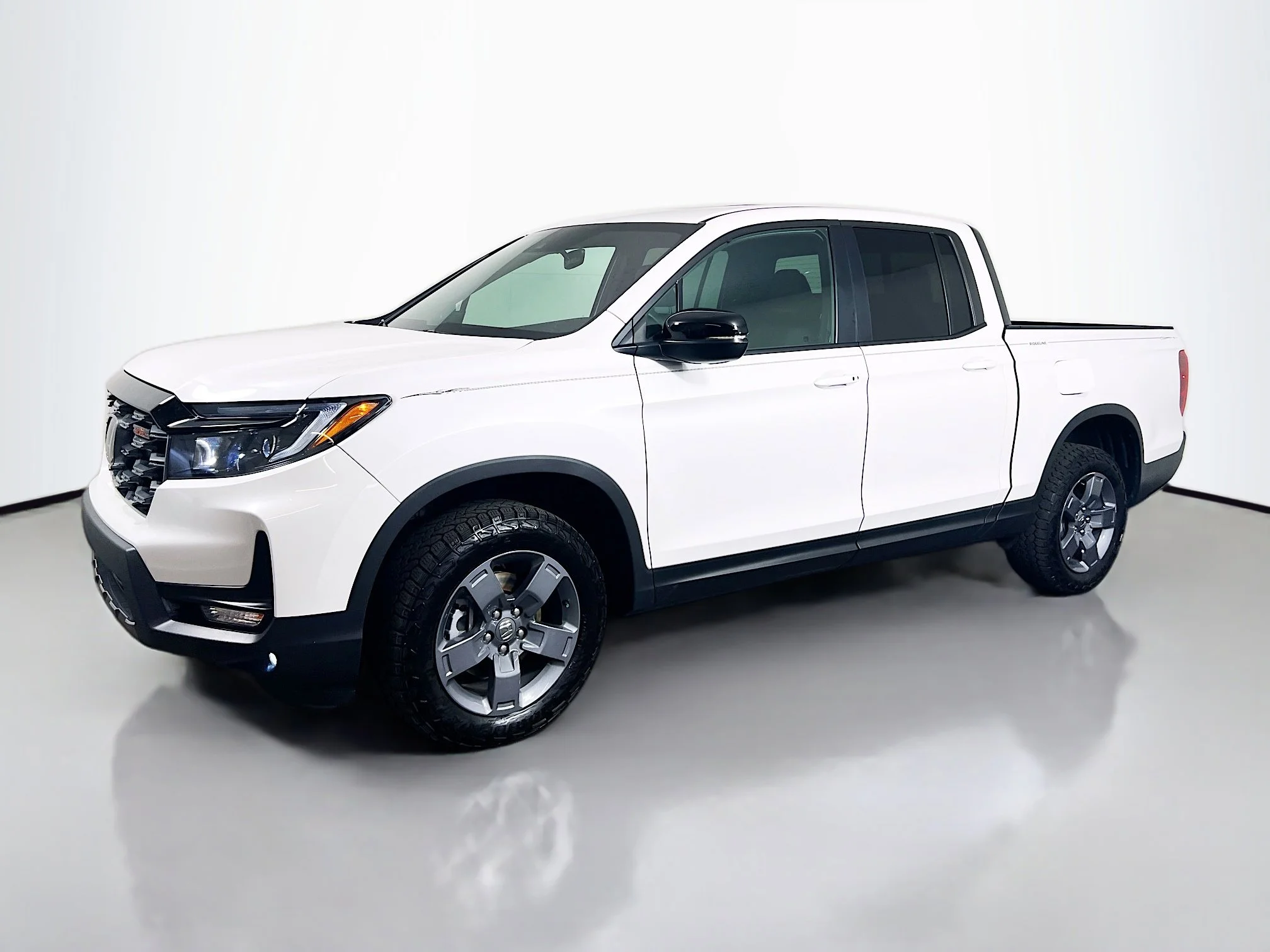 Certified Used 2025 Platinum White Pearl Honda AWD TRAILSPORT image 29