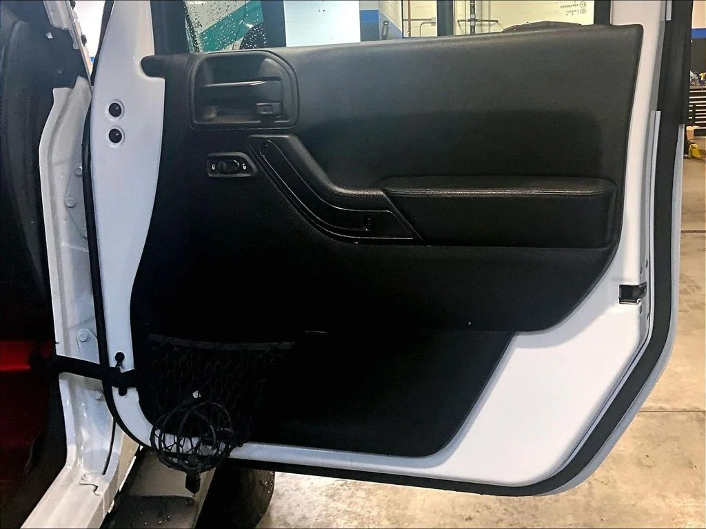 Used 2017 White Jeep Sahara image 12