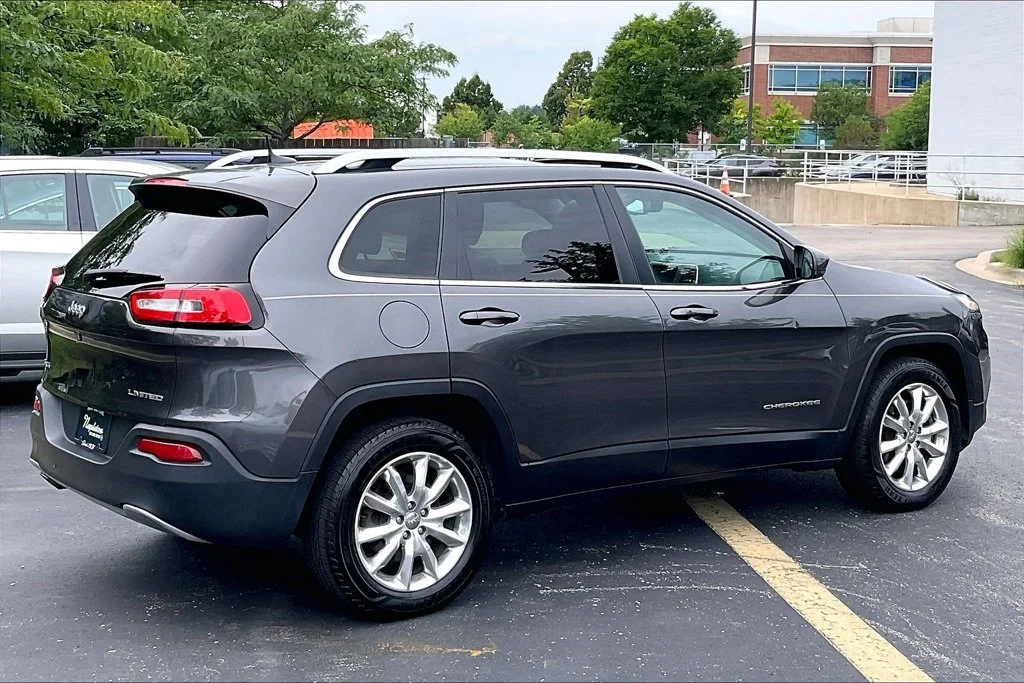 Used 2016 Gray Jeep Limited image 15