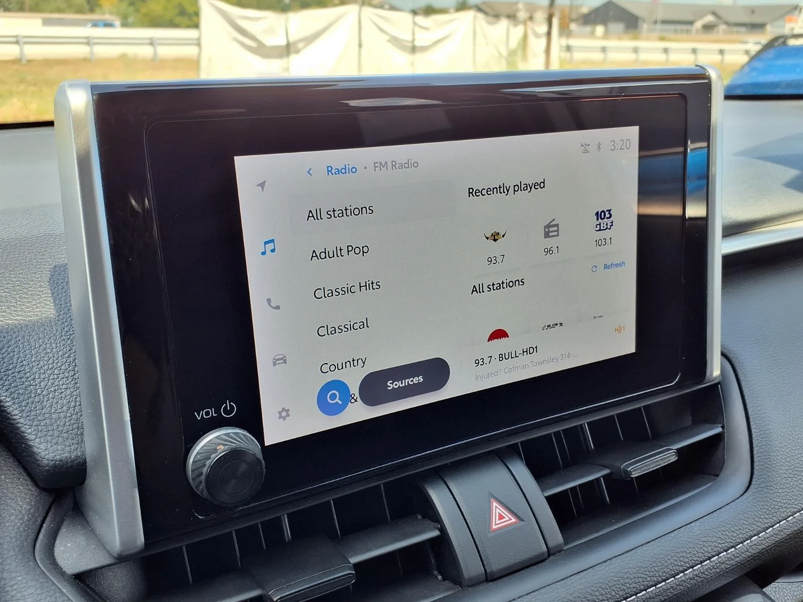 Used 2025 Ice Cap Toyota XLE image 3