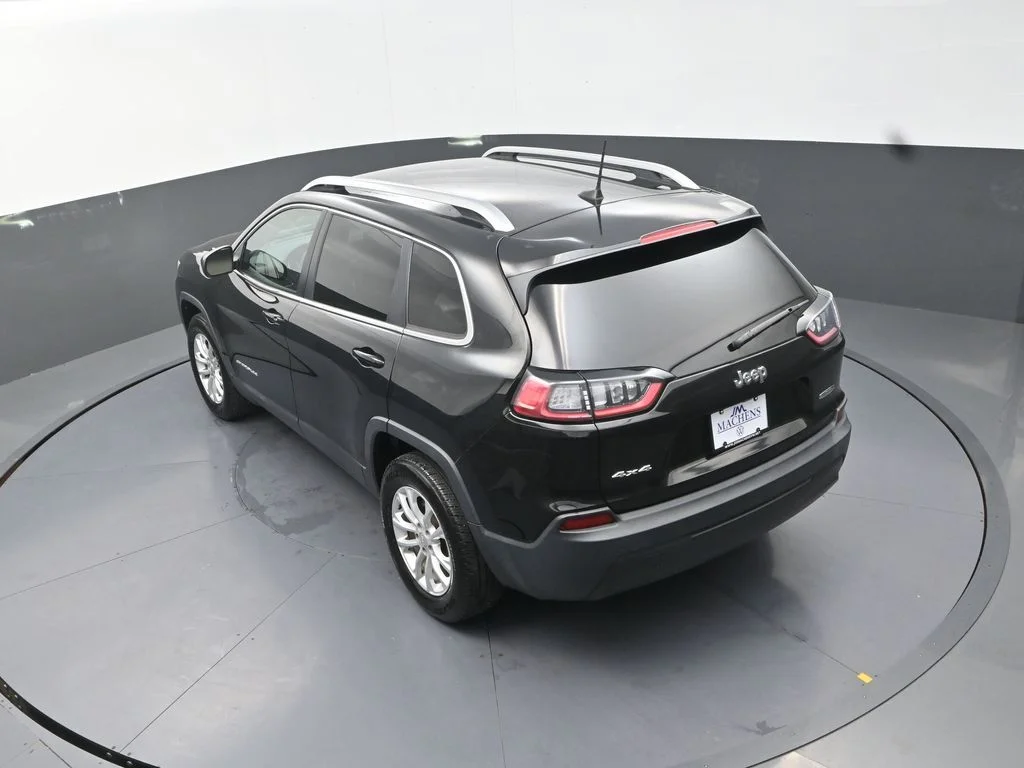 Used 2019 Black Jeep Latitude image 17