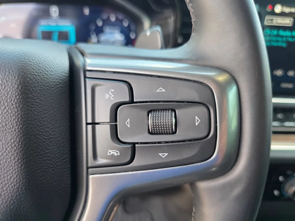 Used 2025 Black Chevrolet LT image 25