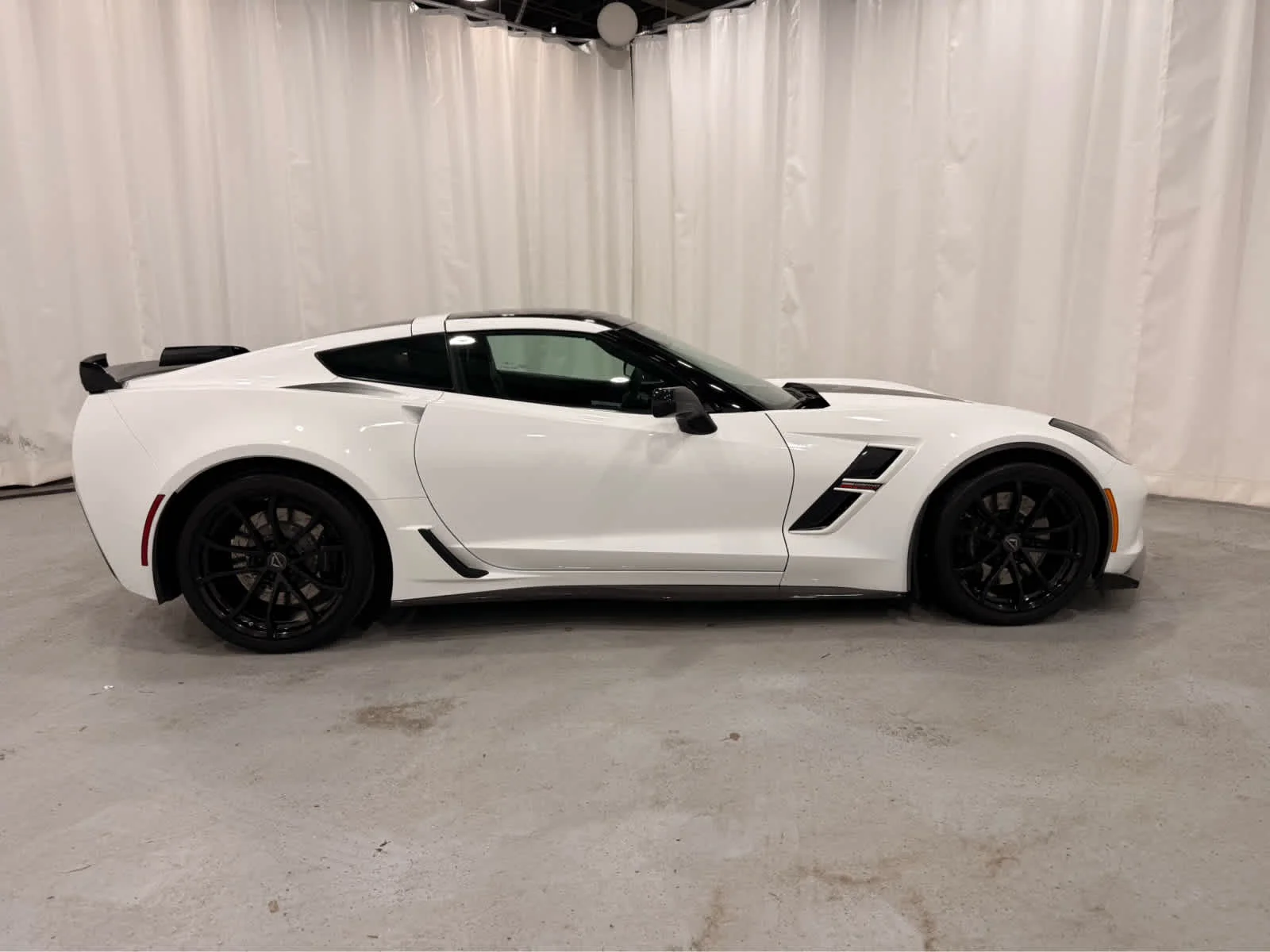 Used 2018 Arctic White Chevrolet Grand Sport 3LT image 6