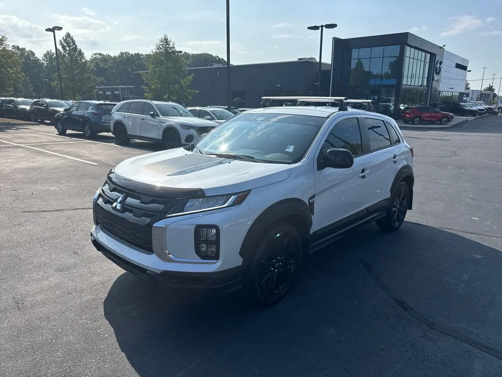 Used 2024 White Diamond Mitsubishi 2.0 SE image 7