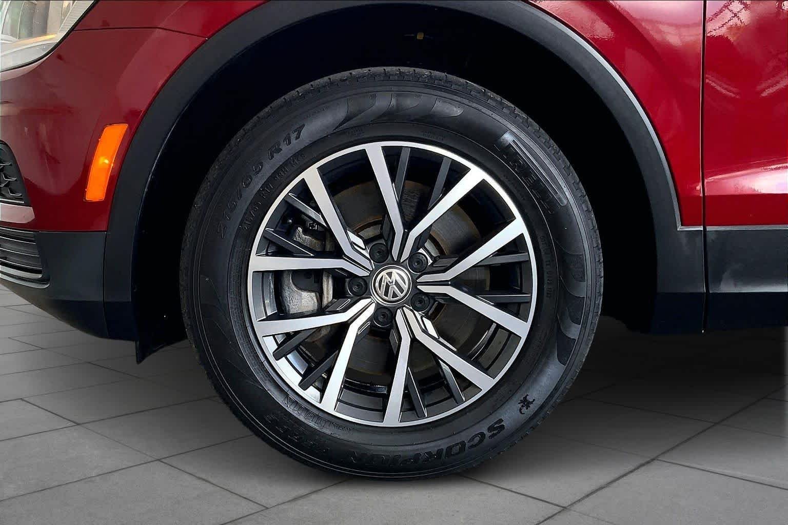 Used 2019 Cardinal Red Metallic Volkswagen SE image 11