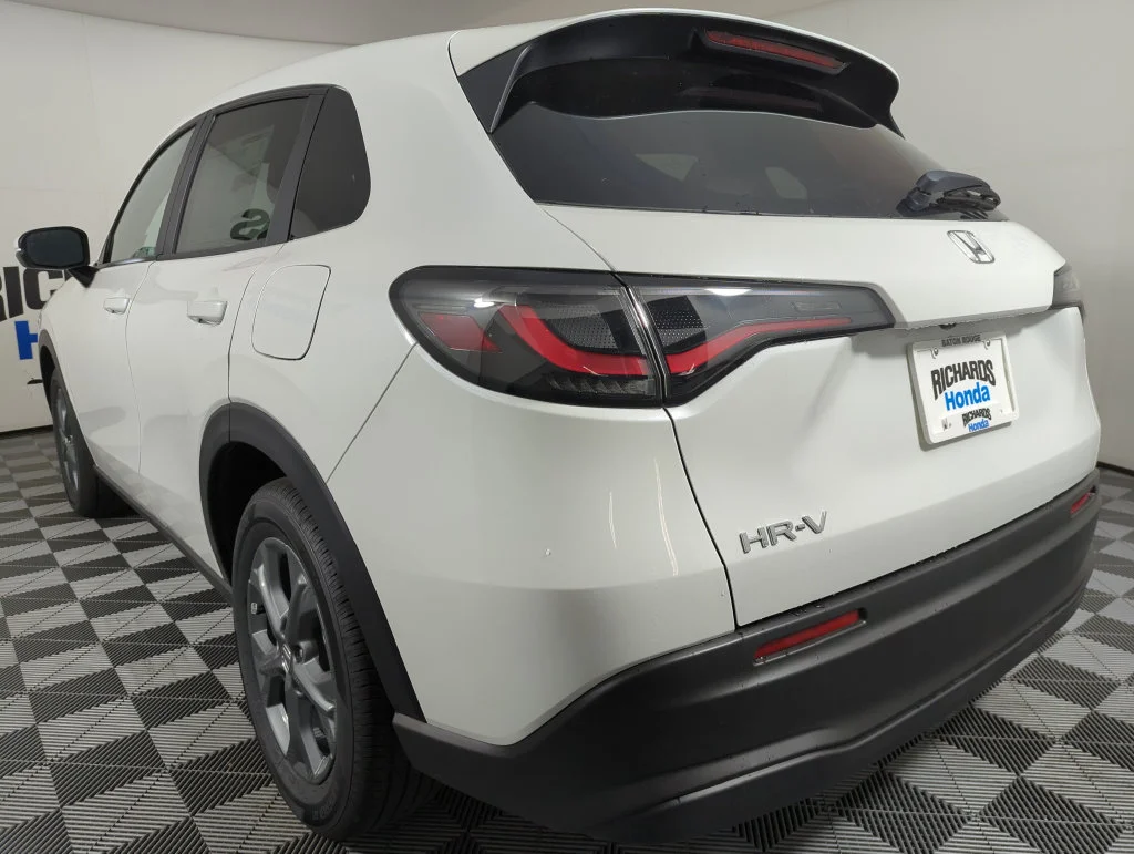 New 2027 Platinum White Pearl Honda LX image 3