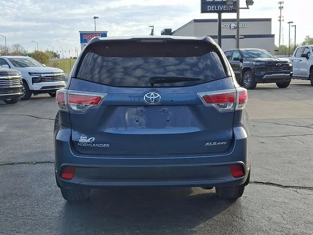 Used 2016 Blue Toyota XLE V6 image 5
