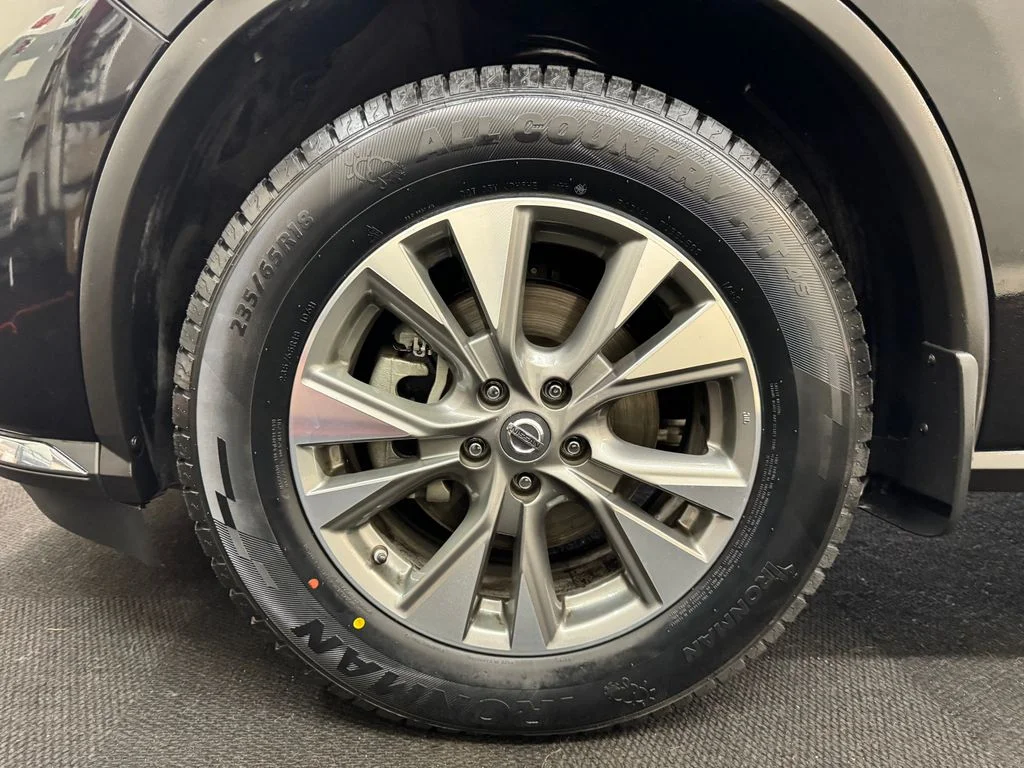 Used 2018 Black Nissan SL image 12
