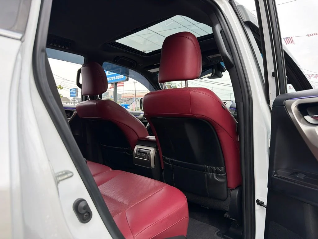 Used 2021 White Lexus 460 image 21