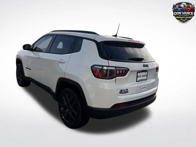 New 2026 Bright White Clearcoat Jeep Latitude image 3