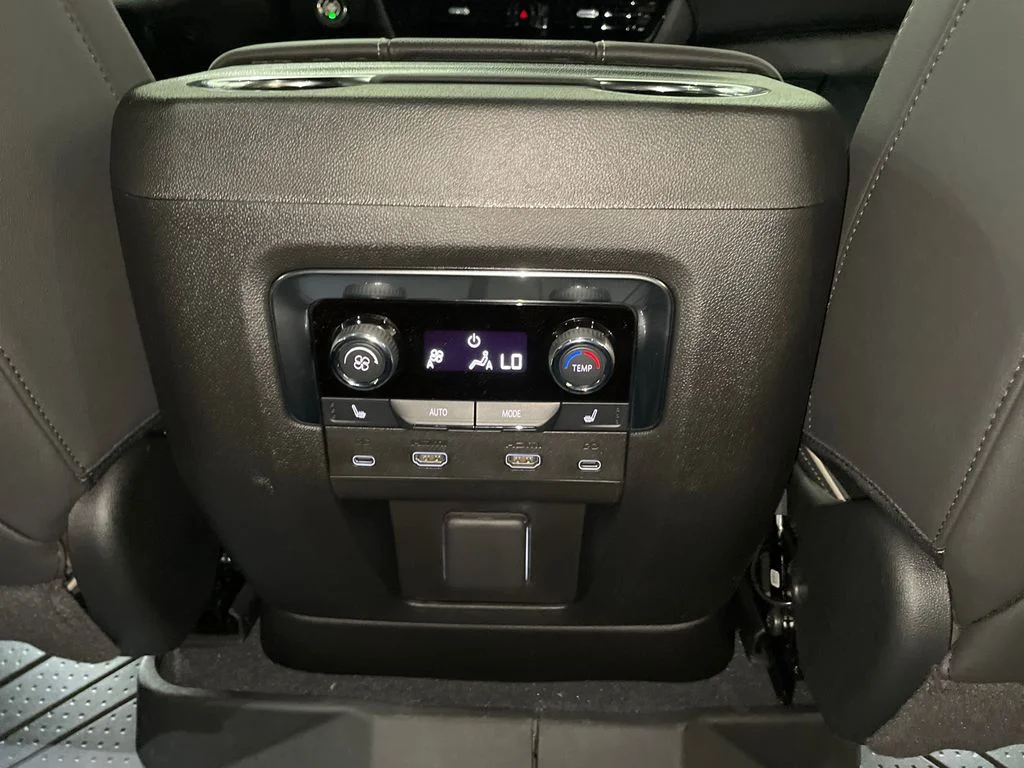 New 2026 Polar White Tricoat Chevrolet Premier image 28