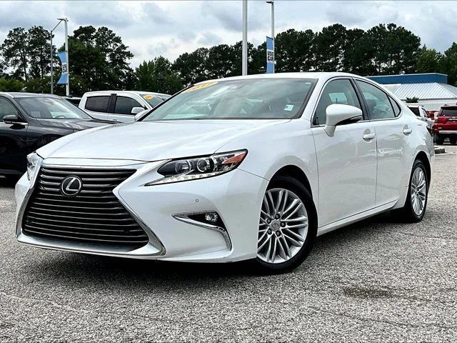 Used 2017 White Lexus 350 image 3