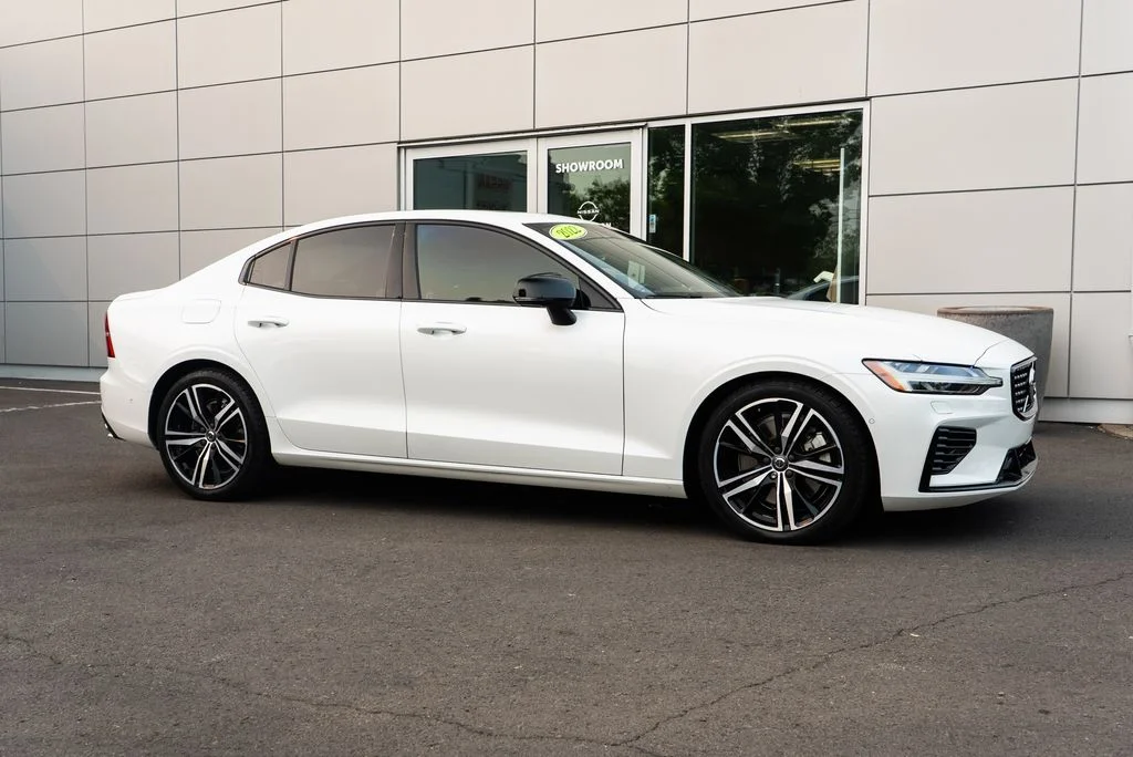 Used 2022 White Volvo T8 R-Design image 30
