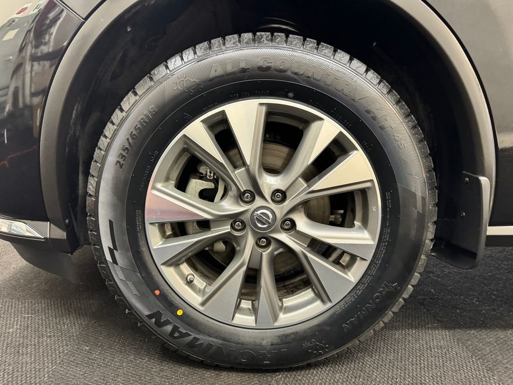 Used 2018 Black Nissan SL image 12