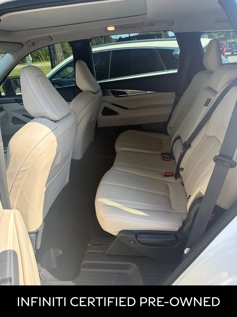 Certified Used 2023 Majestic White INFINITI LUXE image 3