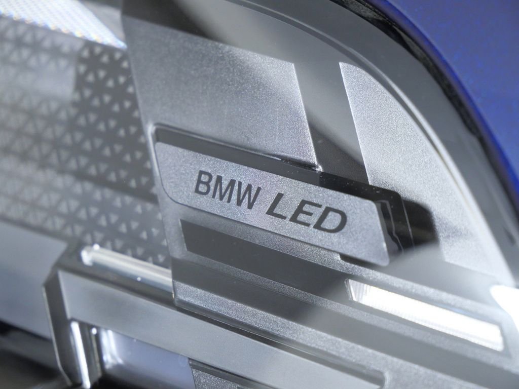 New 2026 Tanzanite Blue II Metallic BMW xDrive50e image 4