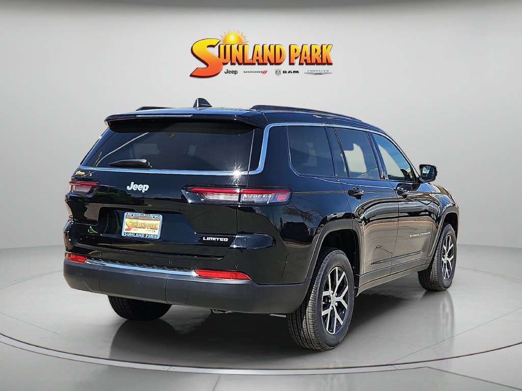 New 2025 Diamond Black Crystal Pearl-Coat Exterior Paint Jeep Limited image 4