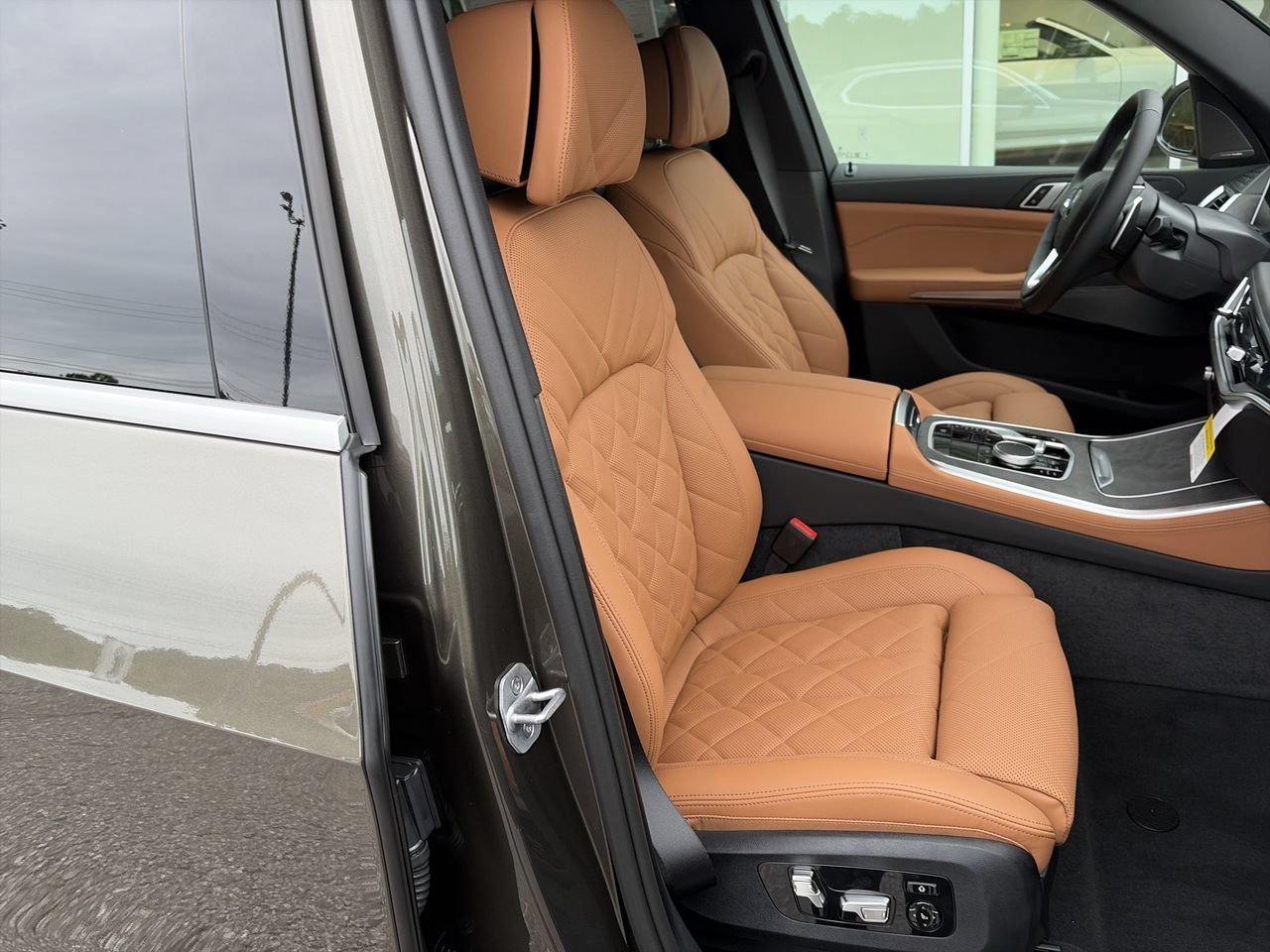 New 2026 Manhattan Green Metallic BMW xDrive40i image 37