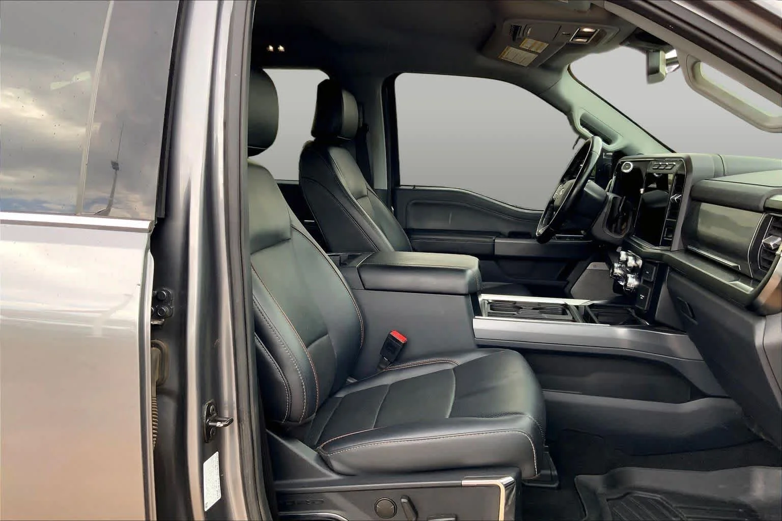Used 2024 Carbonized Gray Metallic Ford LARIAT image 8