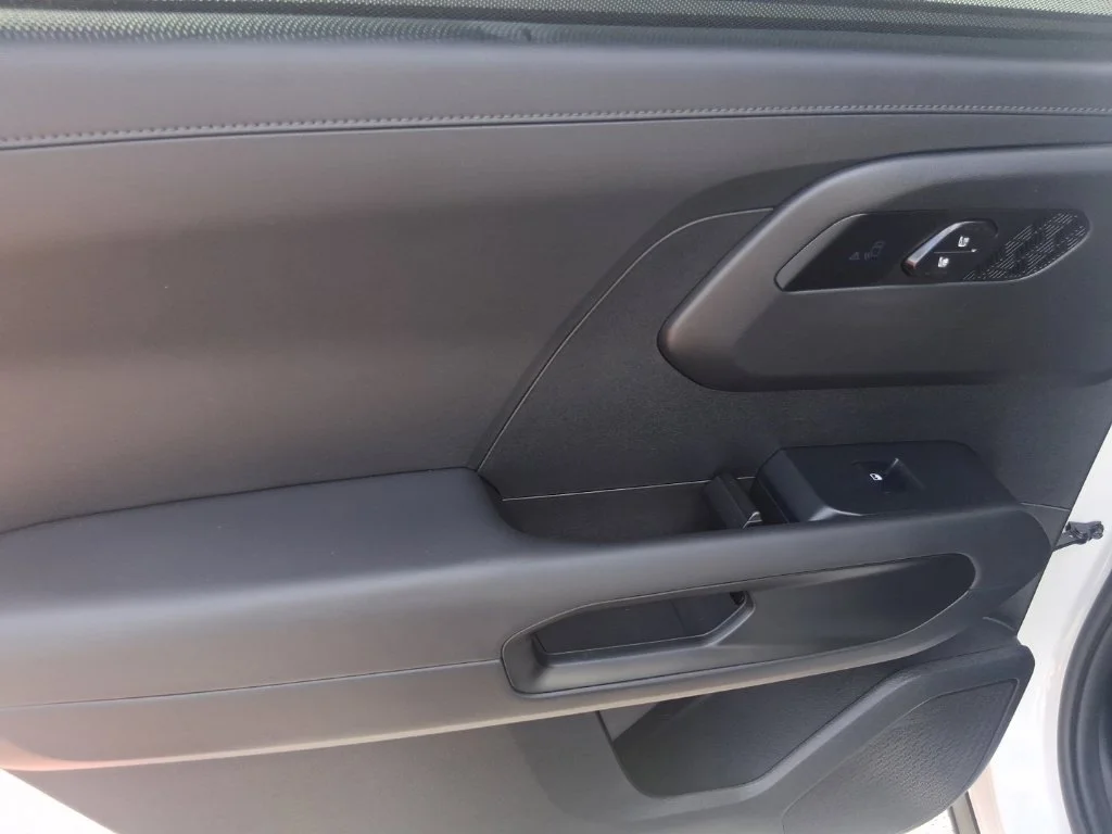 Used 2027 White Kia  image 14