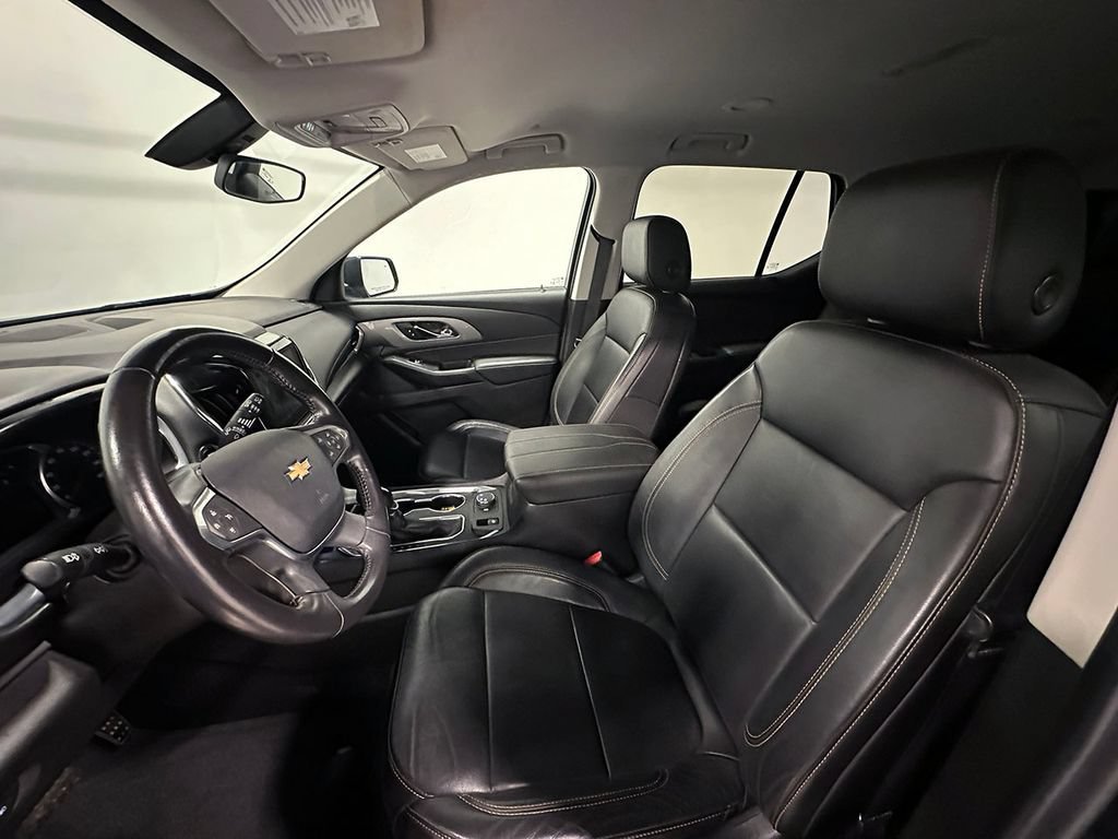 Used 2021 GRAPHITE METALLIC Chevrolet LT Leather image 3