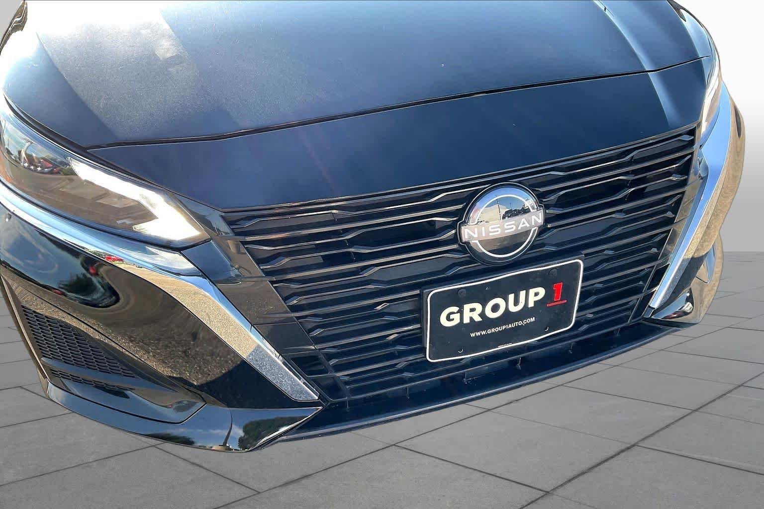 Used 2025 Super Black Nissan SV image 27