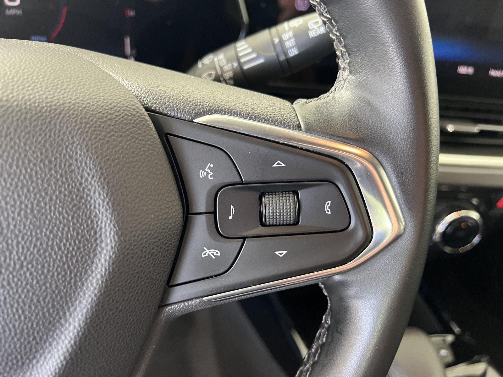 Used 2025 Cacti Green Chevrolet ACTIV image 10