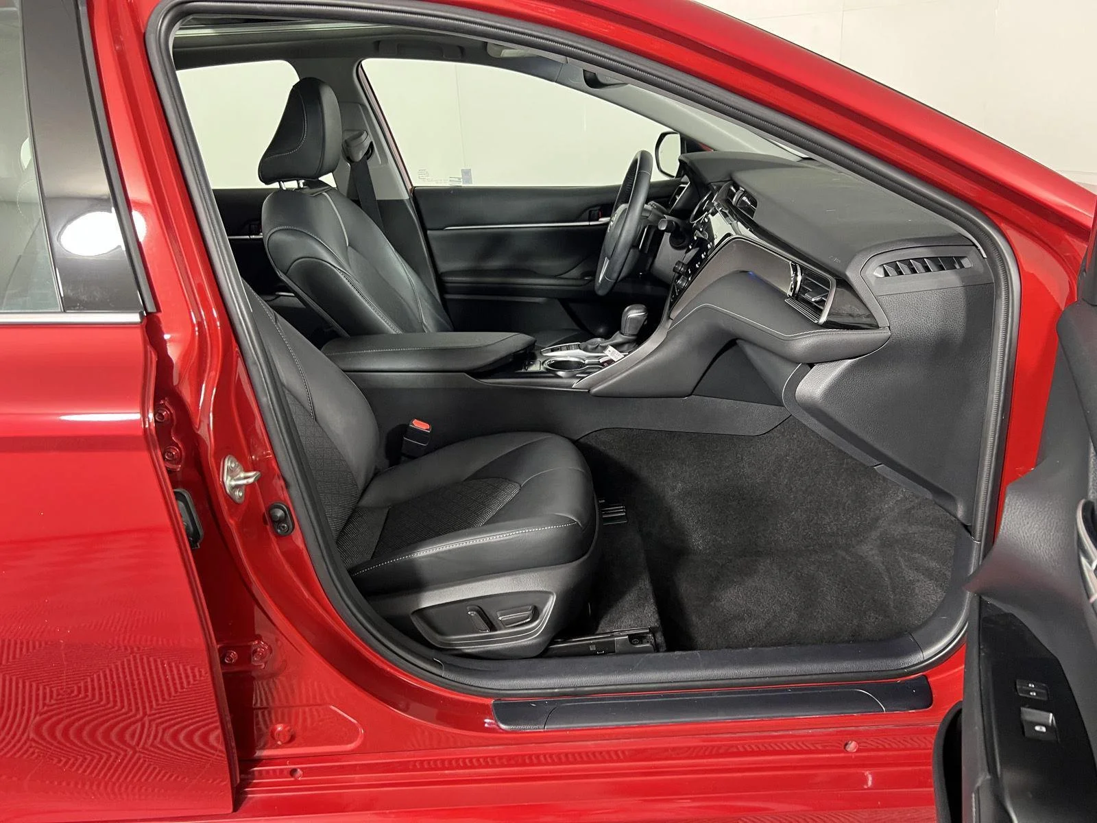 Used 2020 Supersonic Red Toyota XSE image 8