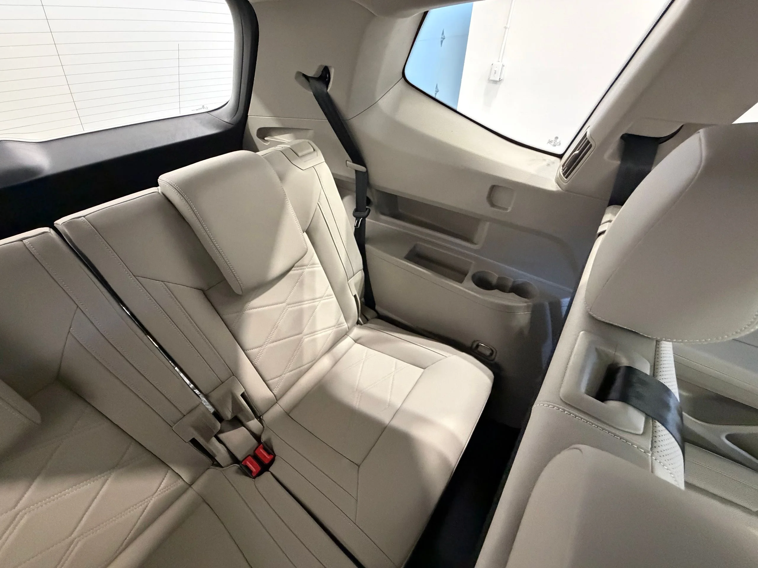 New 2026 White Volkswagen 2.0T SE w/Technology image 40