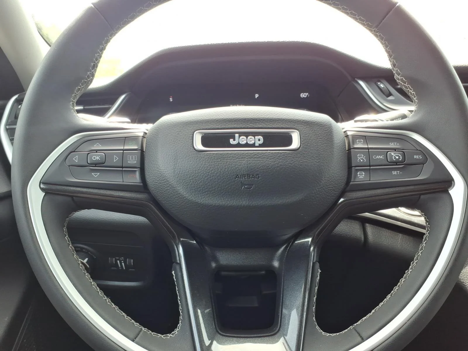 Used 2023 Diamond Black Crystal Pearlcoat Jeep Laredo image 25