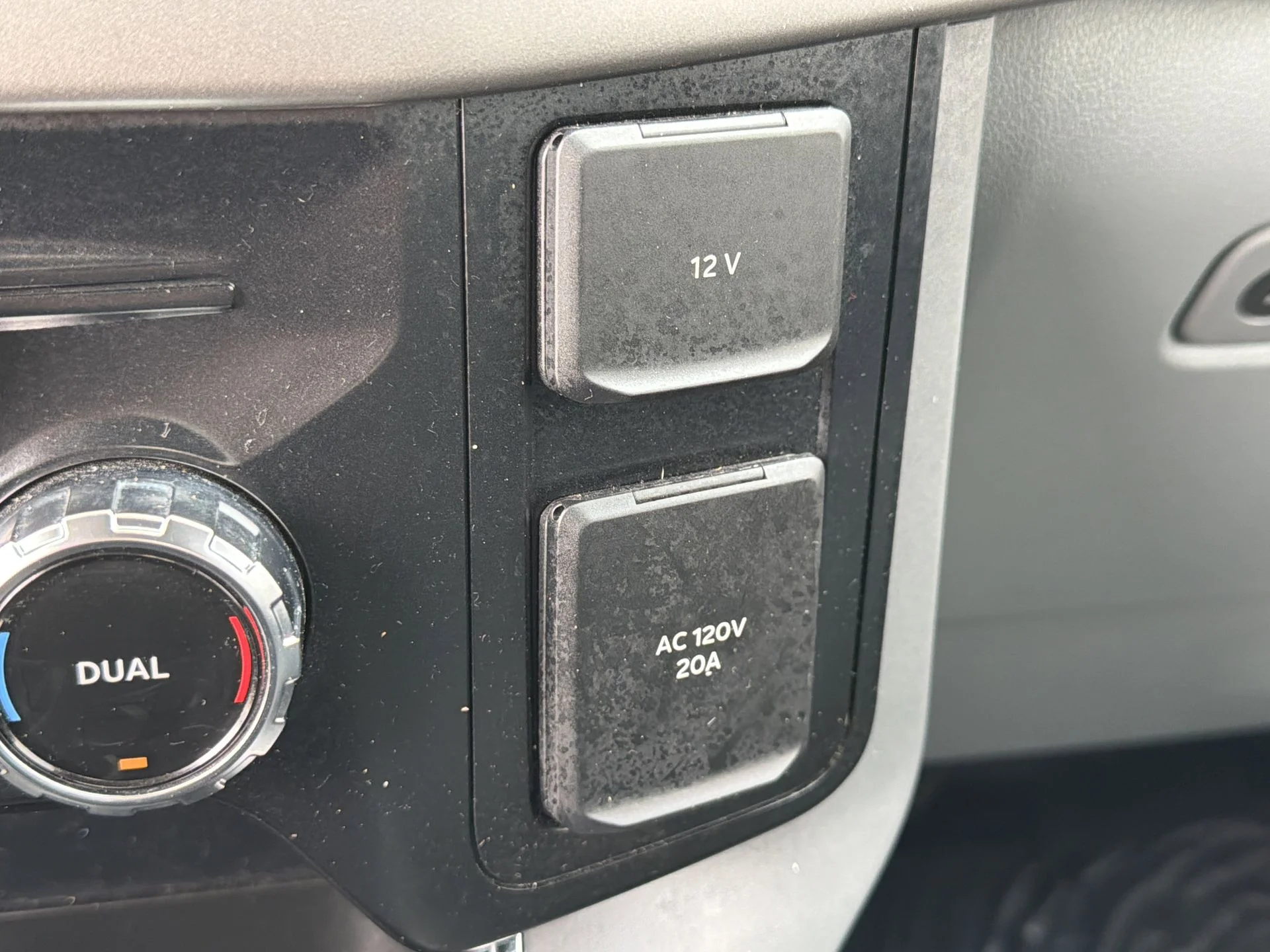 Used 2024 Black Metallic Ford XLT image 9