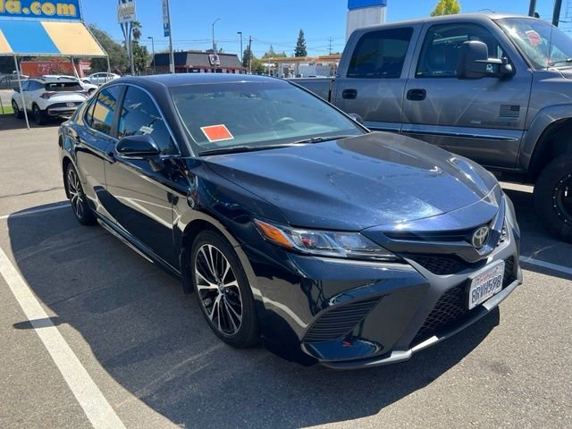 Used 2020 Blue Toyota SE image 4