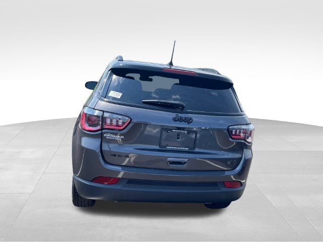 Used 2023 Gray Jeep Latitude image 4