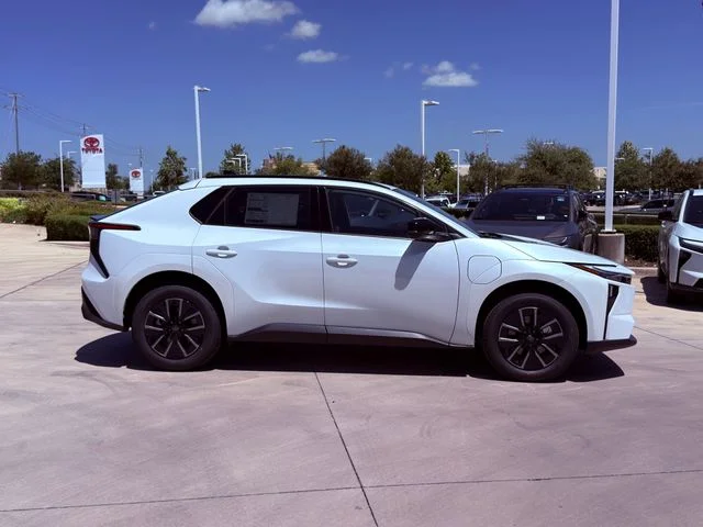 New 2026 Wind Chill Pearl Toyota XLE image 3