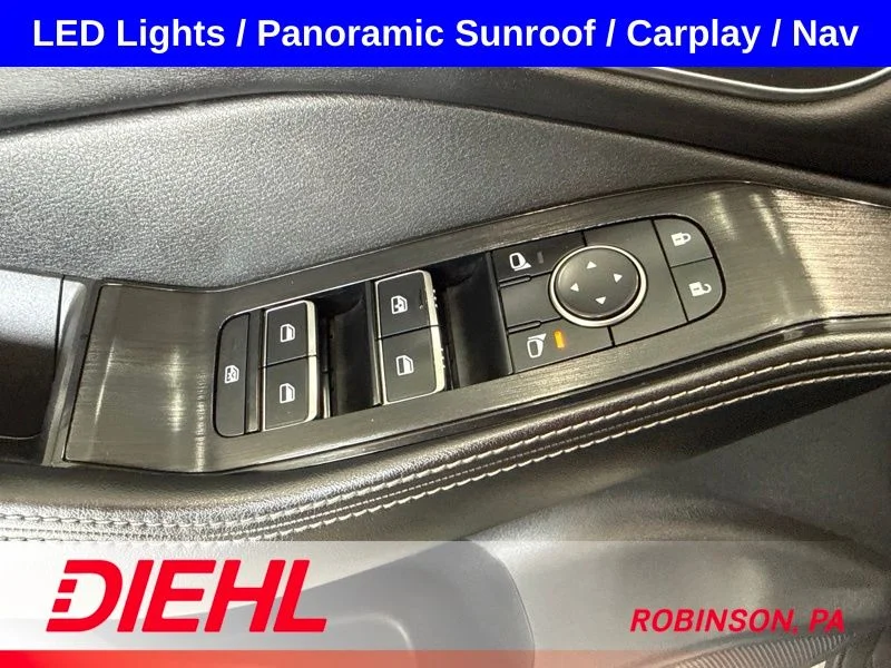 Used 2021 Gold Nissan Platinum image 23