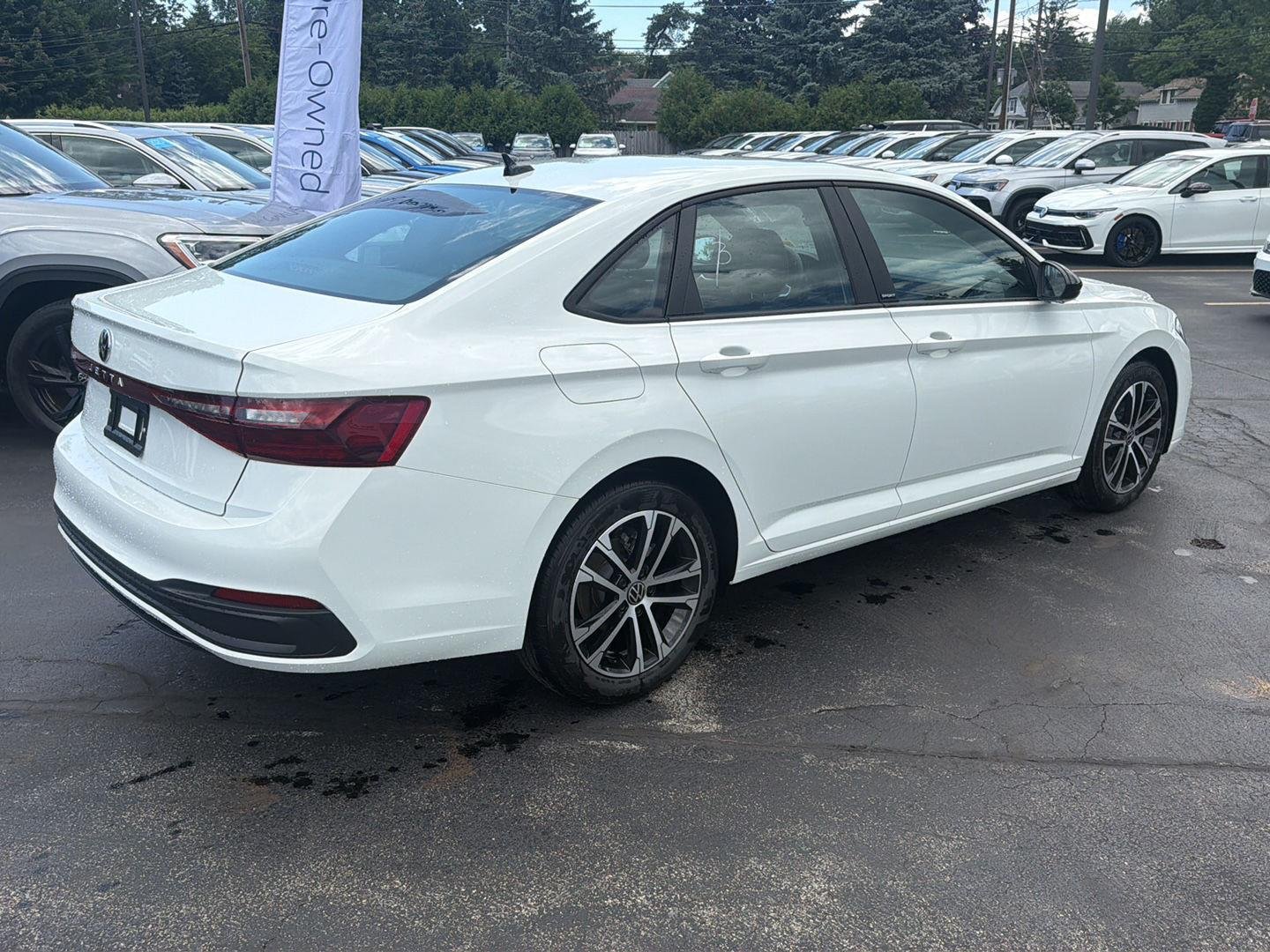 New 2026 Pure White Volkswagen 1.5T Sport image 3