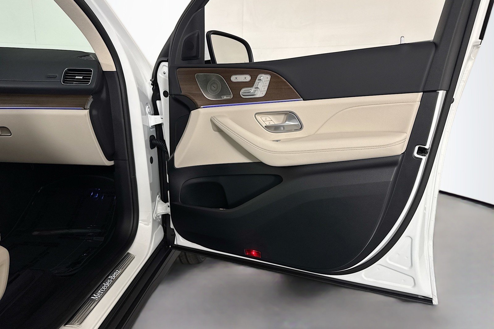 New 2026 Polar White Mercedes-Benz GLS 450 4MATIC® SUV image 24