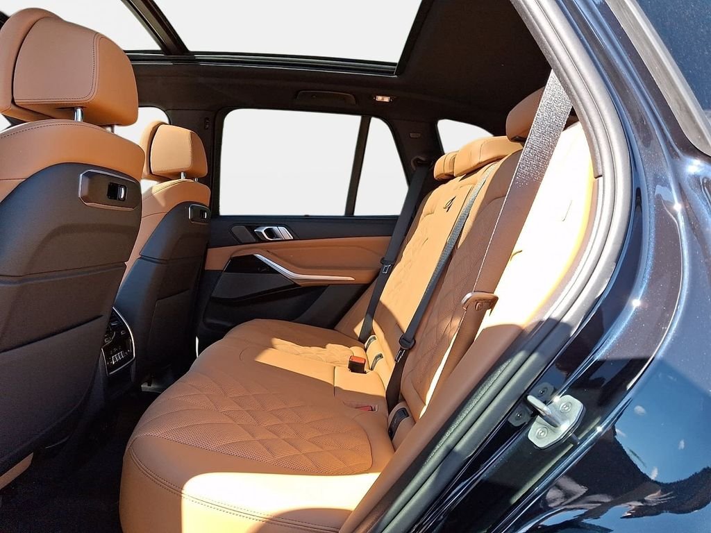 New 2026 Carbon Black Metallic BMW xDrive40i image 9